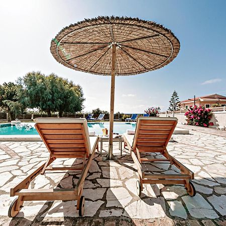 Skidi Beach House Agios Matthaios  Экстерьер фото