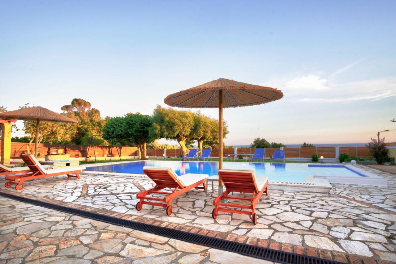 Skidi Beach House Agios Matthaios  Экстерьер фото