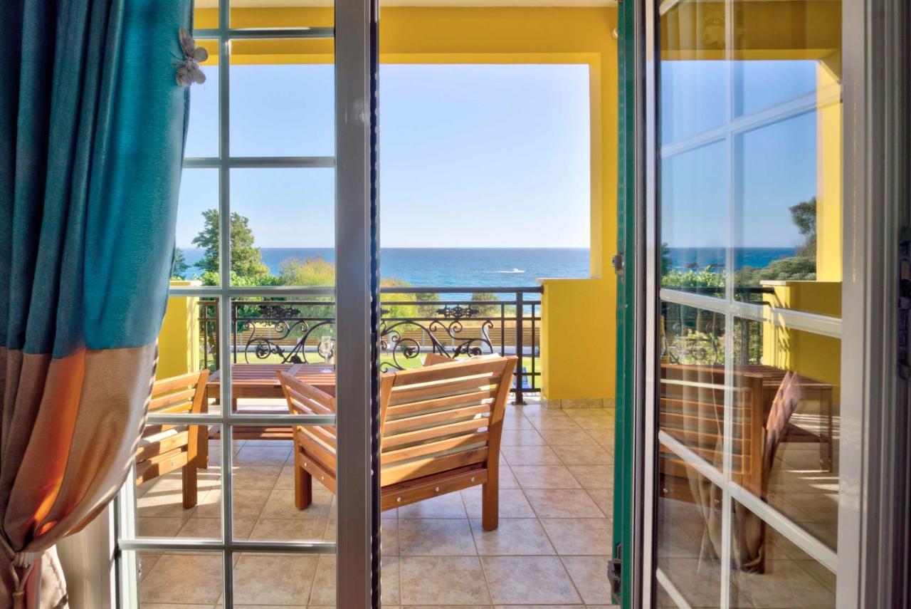 Skidi Beach House Agios Matthaios  Экстерьер фото