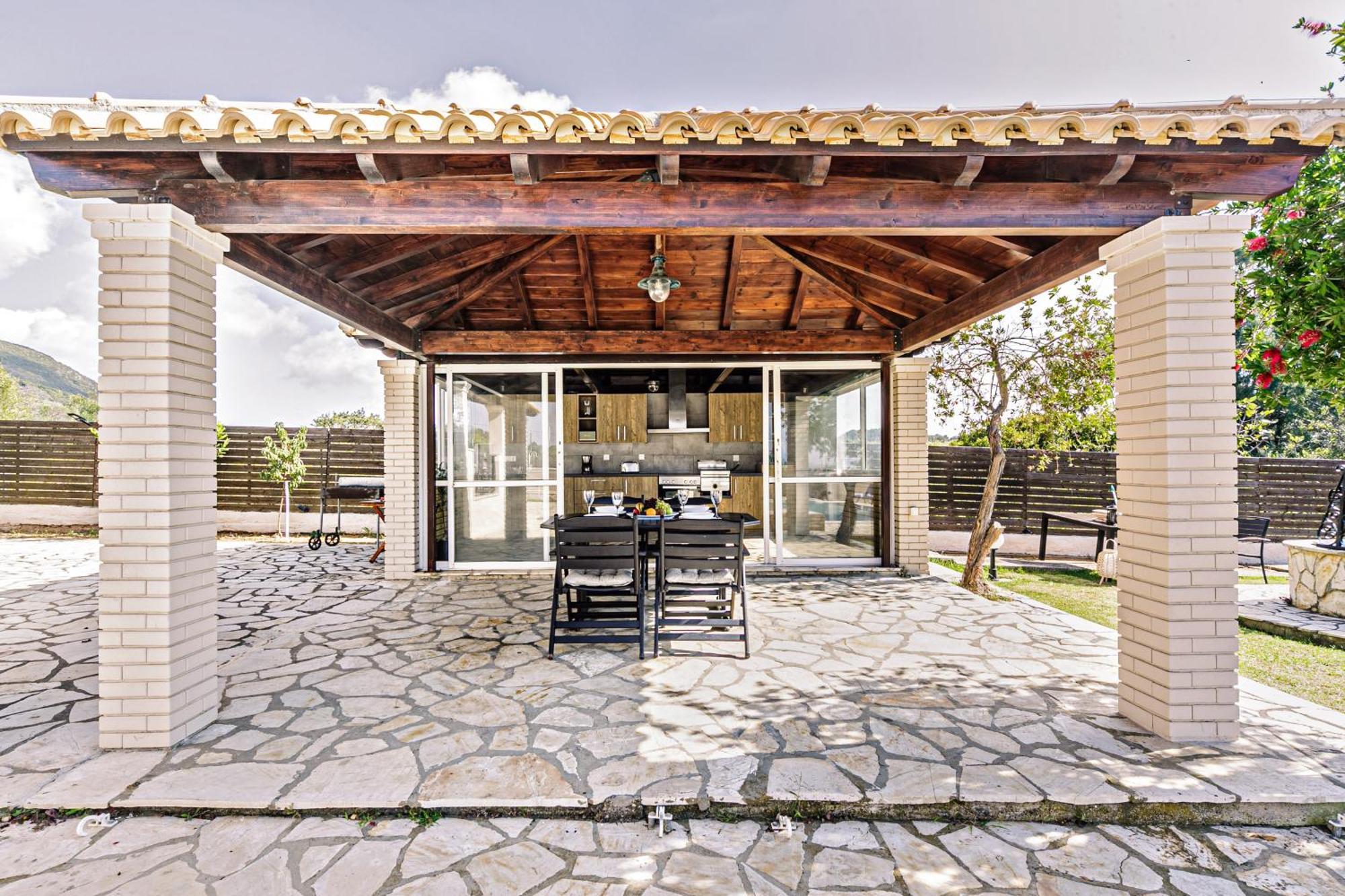 Skidi Beach House Agios Matthaios  Экстерьер фото