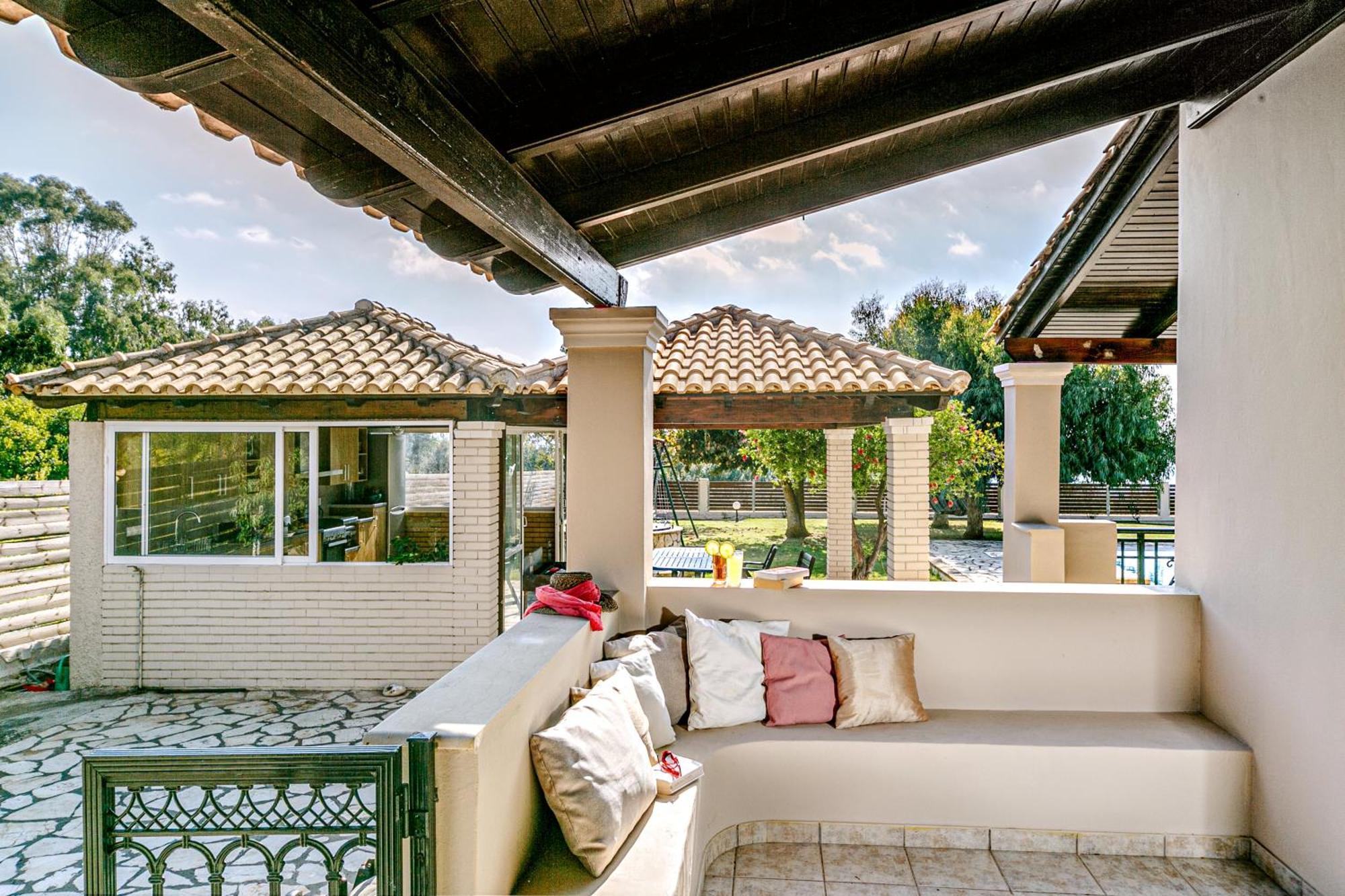 Skidi Beach House Agios Matthaios  Экстерьер фото