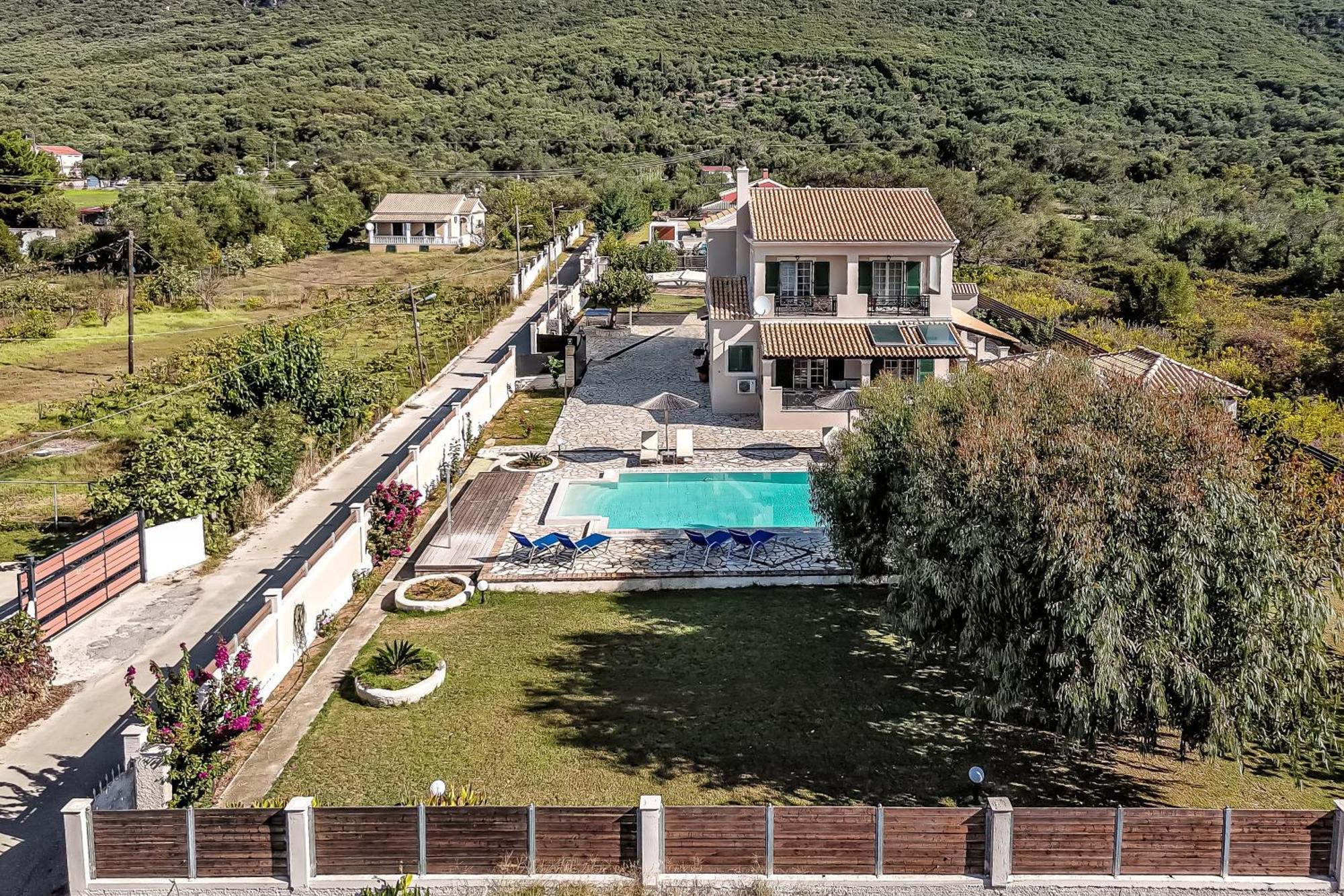 Skidi Beach House Agios Matthaios  Экстерьер фото