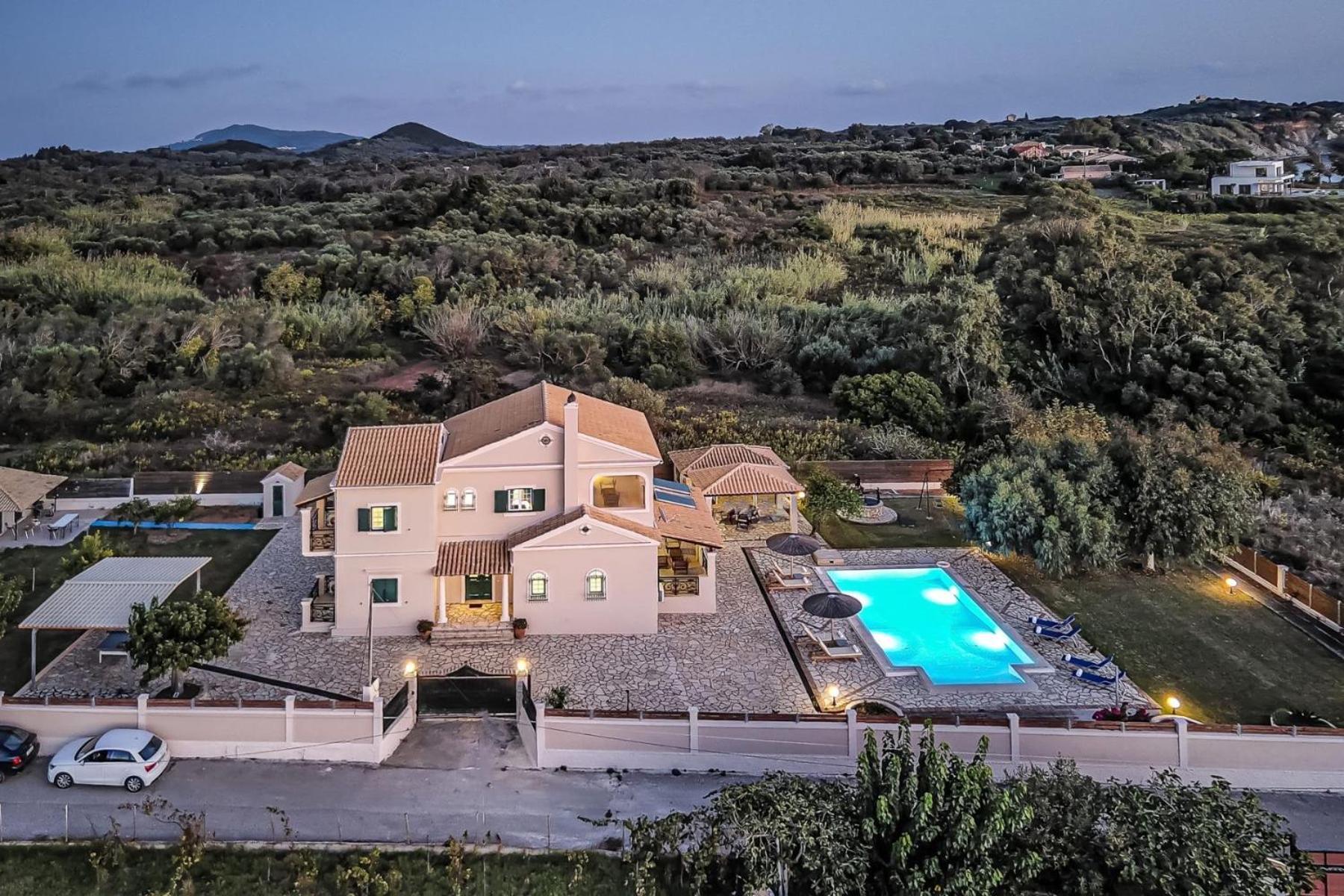 Skidi Beach House Agios Matthaios  Экстерьер фото